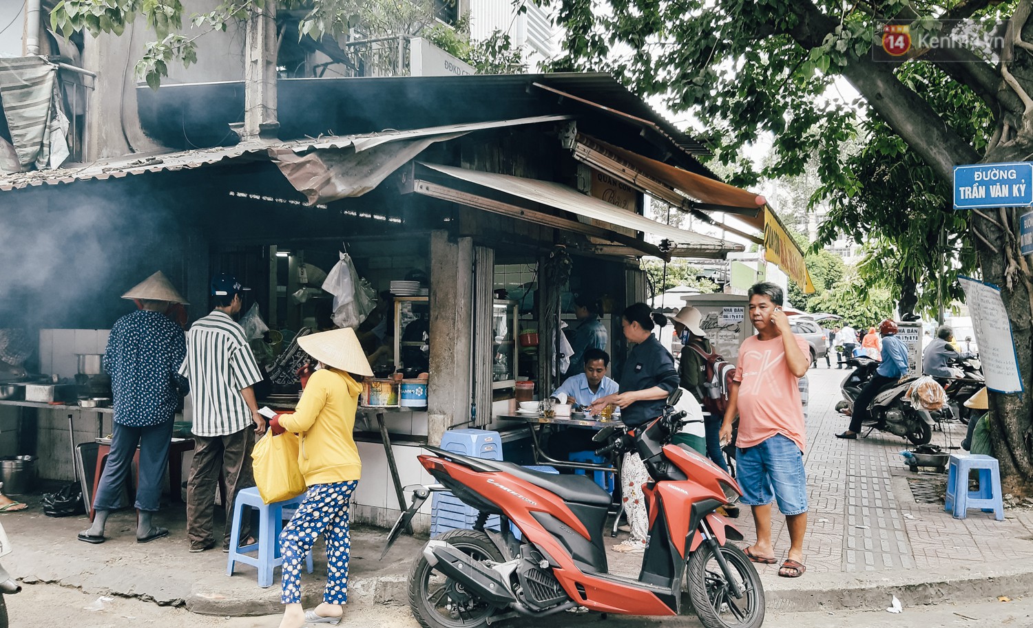 Nhân chứng vụ diễn viên Bảo Lâm bị đánh khi phát cơm từ thiện: Tôi chạy đến can thì bọn họ bảo đang diễn để quay phim chú ơi-5