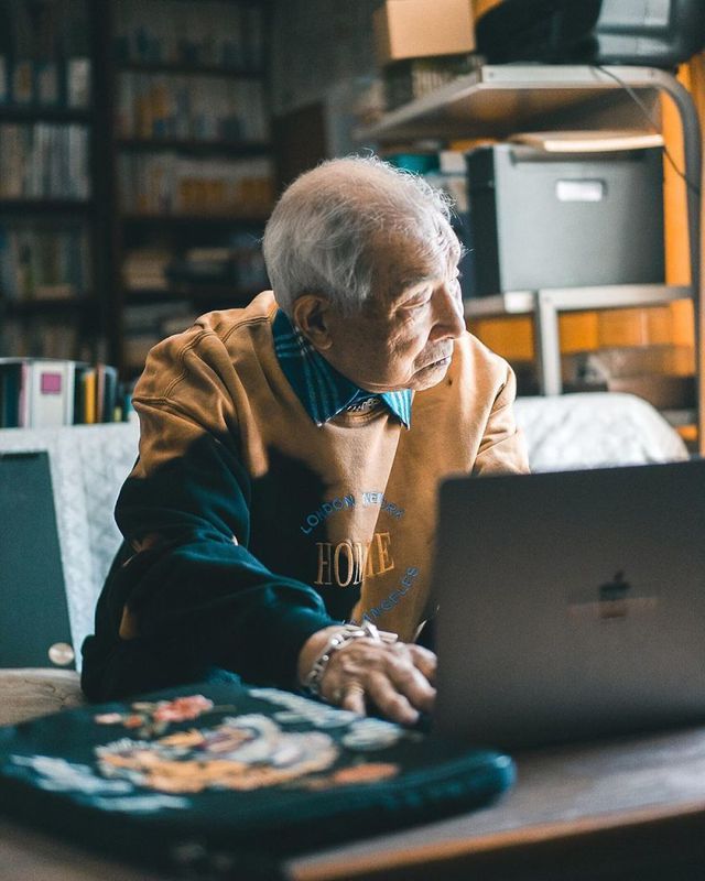 Cụ ông 84 tuổi trở thành ngôi sao thời trang siêu hot trên mạng xã hội-12