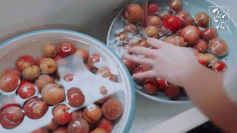 Không chỉ mận dầm, giờ các mẹ còn có món mận lắc kiểu này mới ngon rụng rời chứ!-1