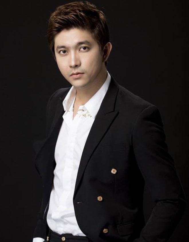 Không những sụt cân đến hóp cả má, Tim còn nuôi râu khiến con trai lạ lẫm nhận không ra-4