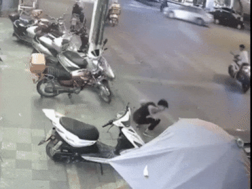 Cú 'vít ga' làm tan rã tình bạn