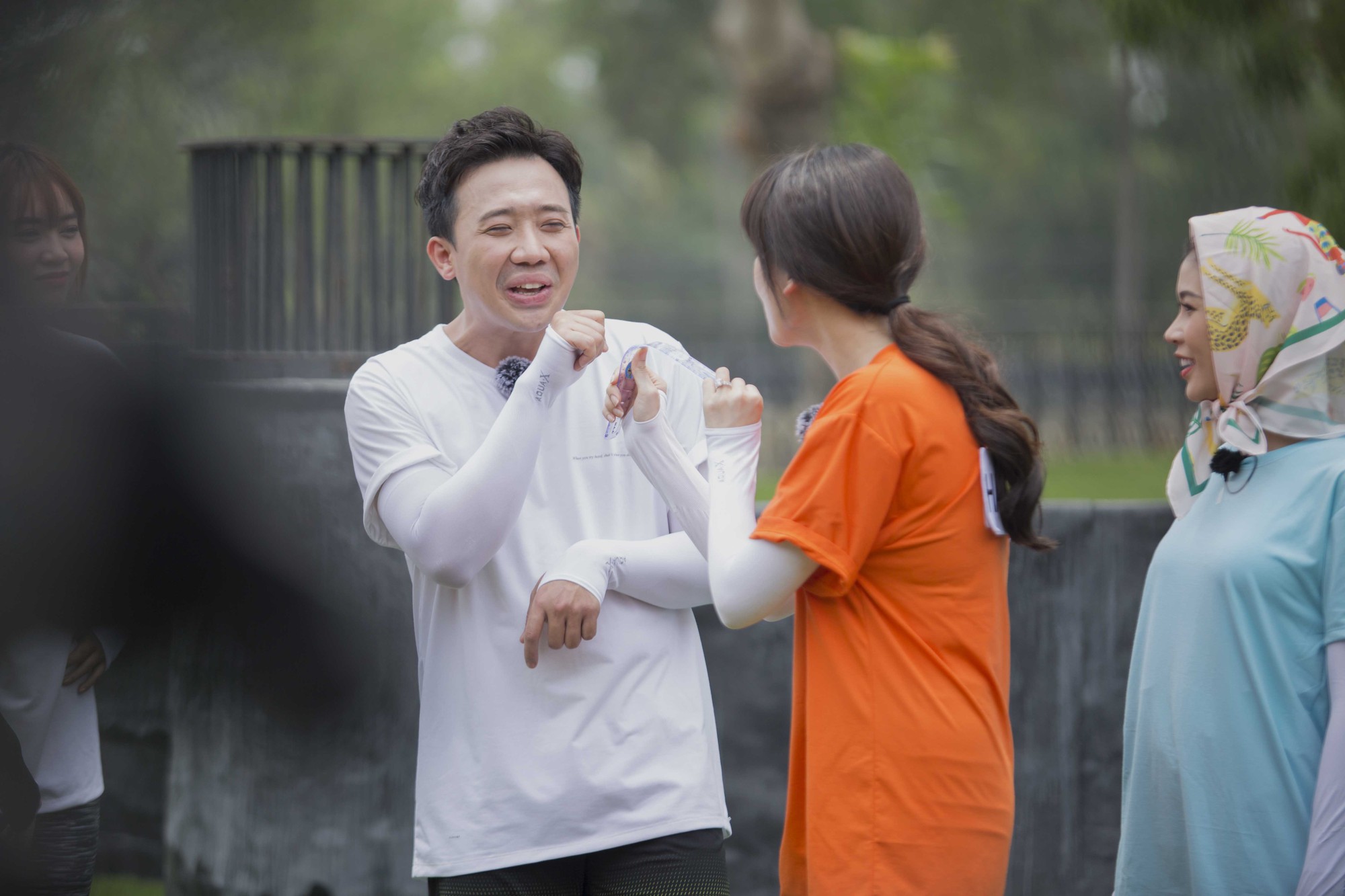 Biết Lan Ngọc sắp hôn môi Trấn Thành, Hari Won tung chiêu đánh ghen khiến ai cũng choáng-1