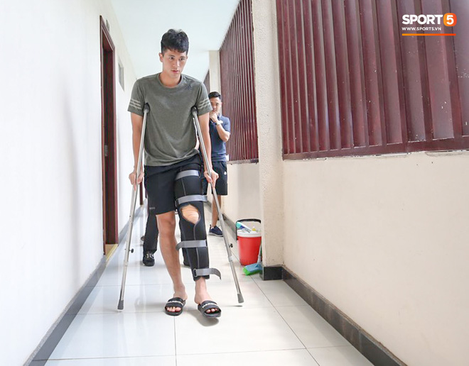 Đình Trọng đang rất buồn và suy sụp vì chấn thương nghiêm trọng hơn dự kiến-1
