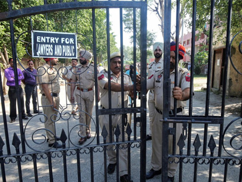 Vợ chuyển dạ đau đớn trong bệnh viện, gã chồng bệnh hoạn không ở cạnh còn lẻn đi cưỡng hiếp bé gái 12 tuổi-5