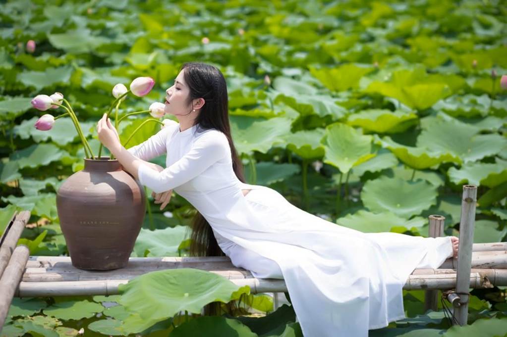 Những thiếu nữ mặc thế này đẹp hút mắt ở hồ sen, cần gì khoe thân-5