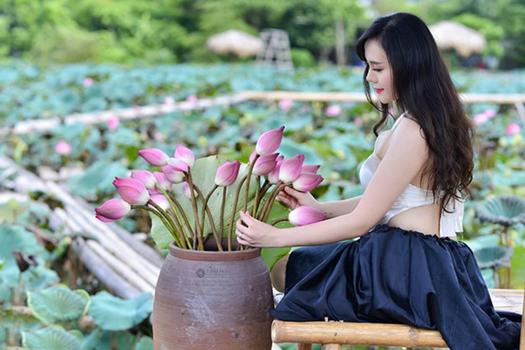 Những thiếu nữ mặc thế này đẹp hút mắt ở hồ sen, cần gì khoe thân-13