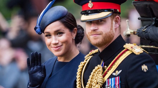 Hoàng tử Harry gây chú ý với gương mặt lạnh như tiền, không mấy vui vẻ khi ngồi cạnh vợ Meghan và lý do khiến ai cũng ngỡ ngàng-2