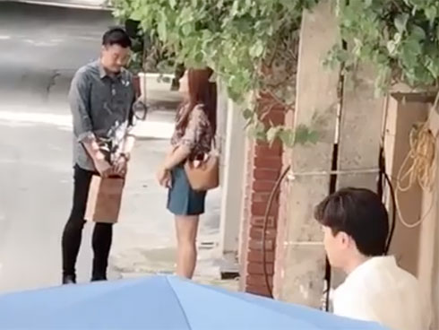 Về nhà đi con tập 43: Vũ phát hiện mánh khóe cua trai trong vòng 5 phút của Thư-13