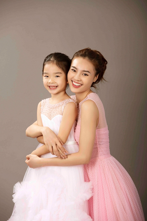 Hà Hồ, Ngô Thanh Vân đẹp tựa nữ thần bên dàn mẫu nhí-7