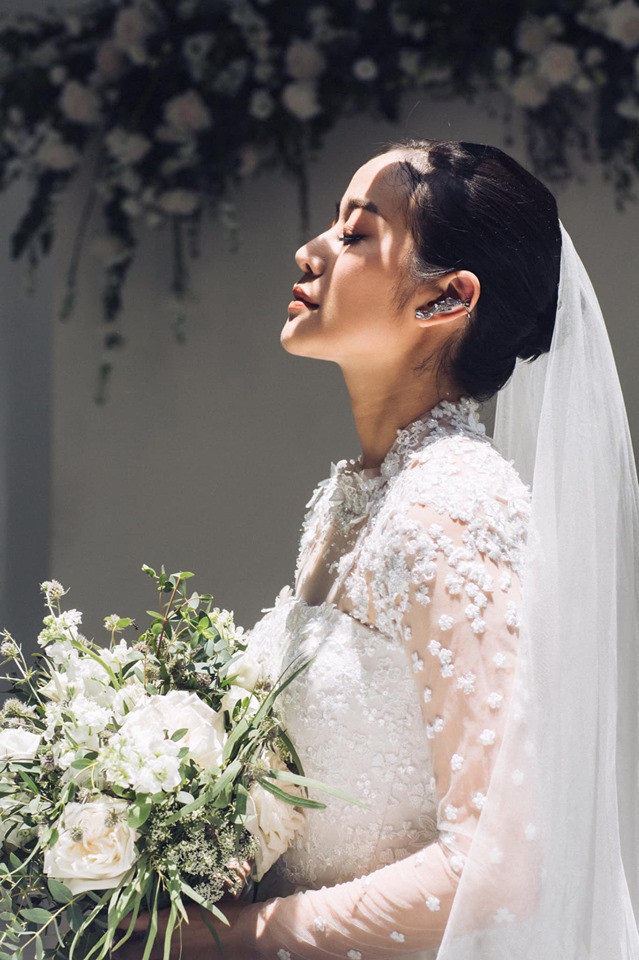 MC Phí Linh vừa khoe ảnh cưới, ông xã tương lai cũng nhanh tay chứng tỏ chủ quyền-2