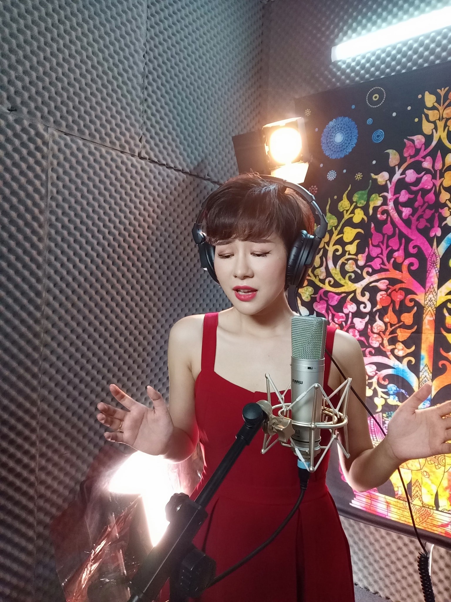 Không lo đi đánh ghen Huệ, Uyên của Về nhà đi con còn mải mê Độ ta không độ nàng thế này-4