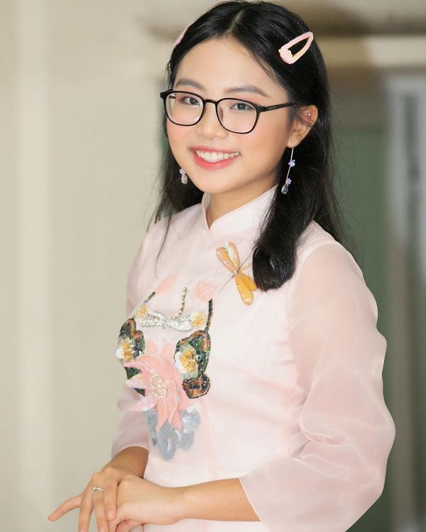 Rộ tin đồn Phương Mỹ Chi chỉnh răng sứ trắng bóng ở tuổi 16-1