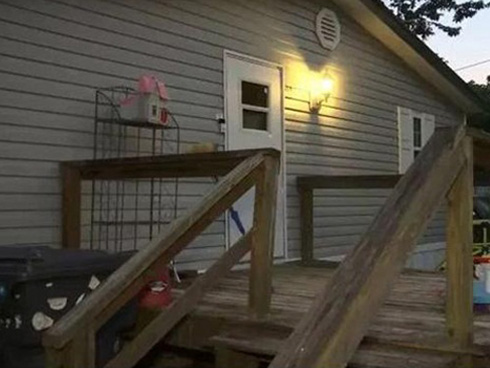 Mua quần mới trong siêu thị, cô gái sốc nặng khi tìm thấy thứ trong túi quần-4