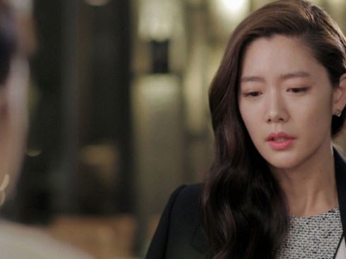 Mẹ chồng không bao giờ để tôi thay tã lót cho con trai mới sinh, bí mật cởi ra xem, tôi đã phát khóc