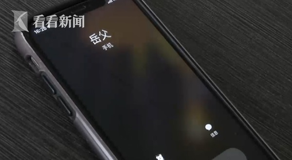 Vừa đi dự đám tang bố vợ về, con rể hoảng hồn nhận được cuộc gọi từ chính người đã khuất-1