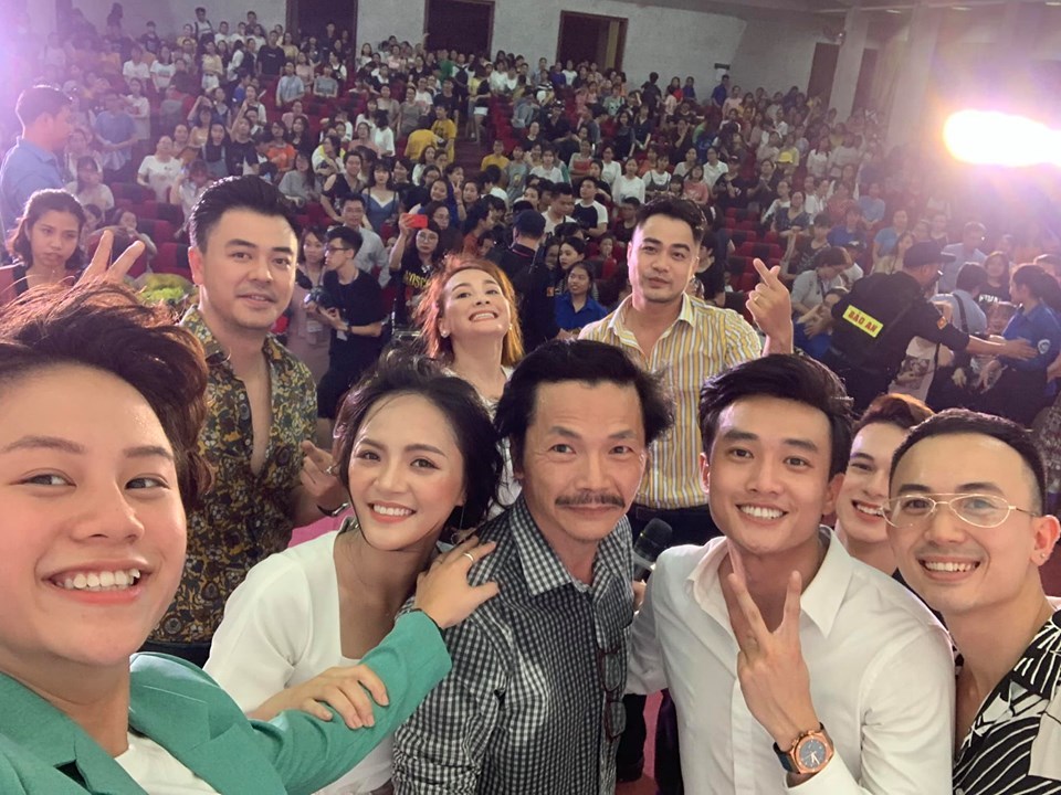 Tuấn Tú tiết lộ Vũ còn ‘gái gú’ nhiều cho tới cuối phim Về nhà đi con-3