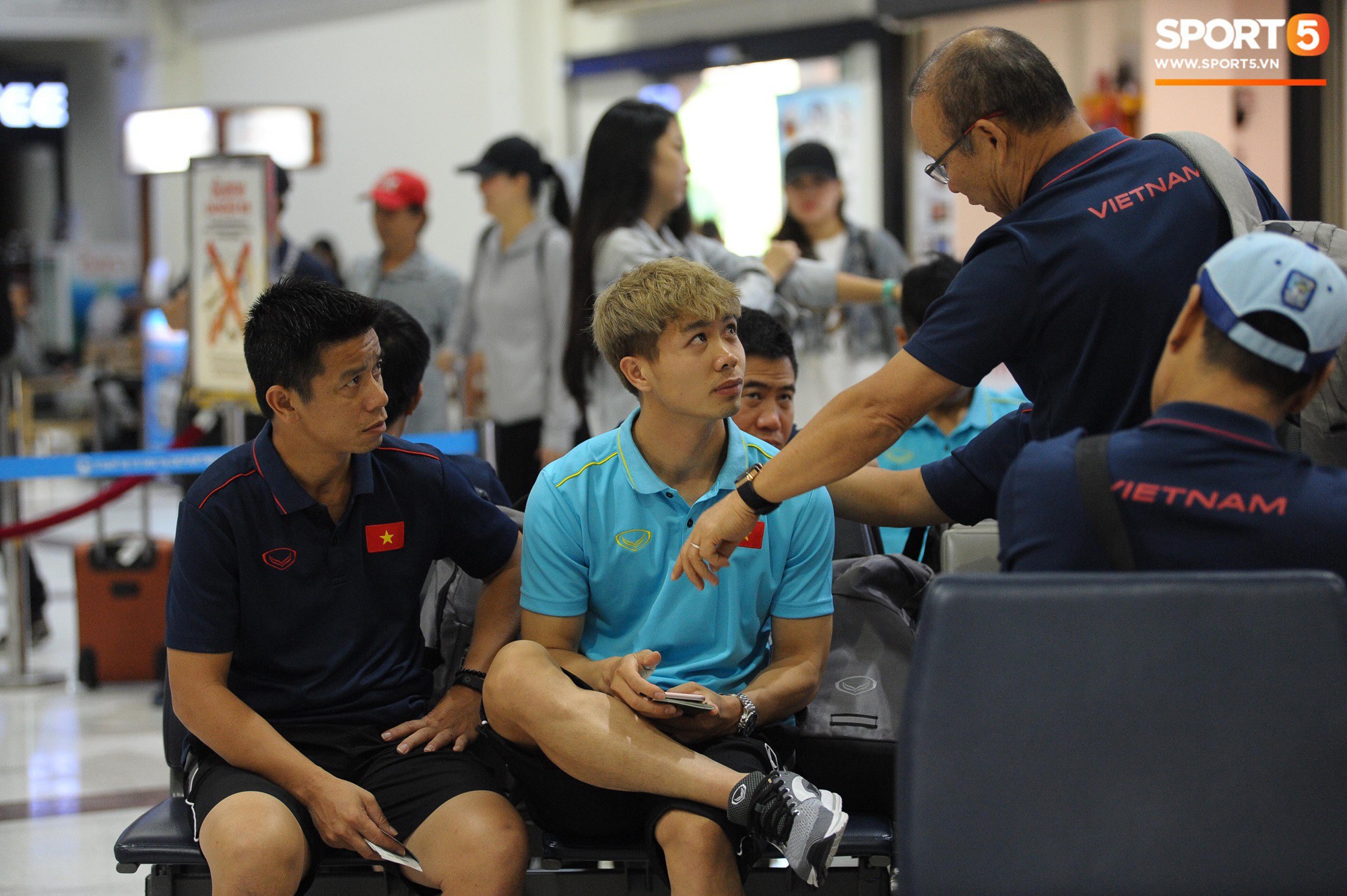 Hậu King’s Cup, HLV Park Hang Seo phải vào viện kiểm tra sức khoẻ nhưng vẫn ghi điểm” chỉ nhờ hành động nhỏ này!-2