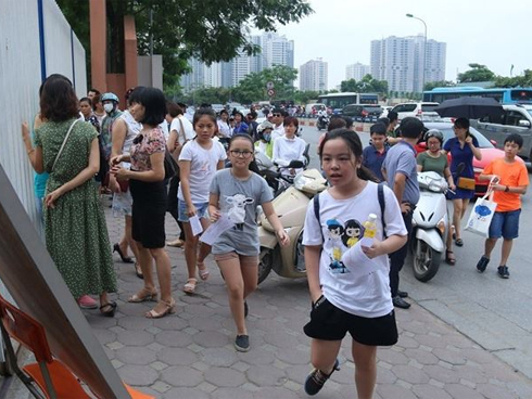 Bảng điểm toàn 10 thi vào Amsterdam: Lo ngại phong trào làm đẹp học bạ-1