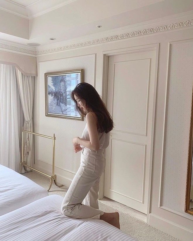 Nóng thế này cứ diện cả cây trắng là vừa mát lại vừa sang, và đây là 12 gợi ý đẹp tuyệt dành cho bạn-1