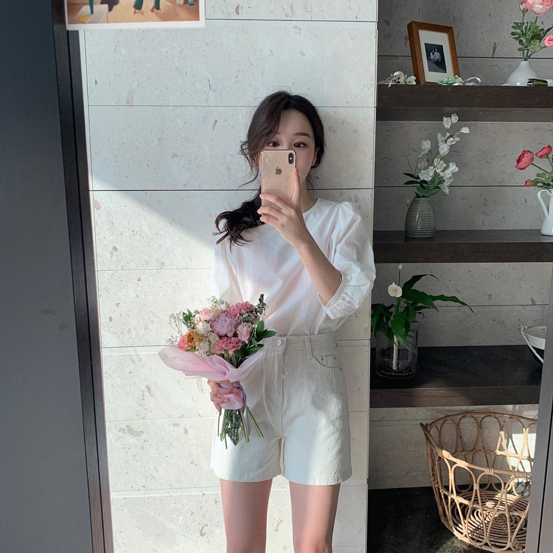 Nóng thế này cứ diện cả cây trắng là vừa mát lại vừa sang, và đây là 12 gợi ý đẹp tuyệt dành cho bạn-10