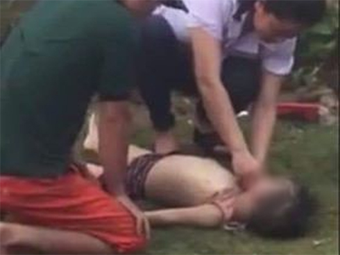 Công viên nước Thanh Hà tạm dừng hoạt động sau sự cố bé trai đuối nước, nhiều gia đình từ xa đến đành quay về-9