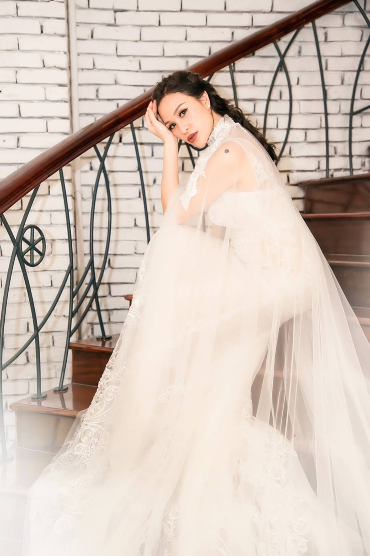 Chồng Tây khen Phương Mai sexy khi thử váy cưới-7