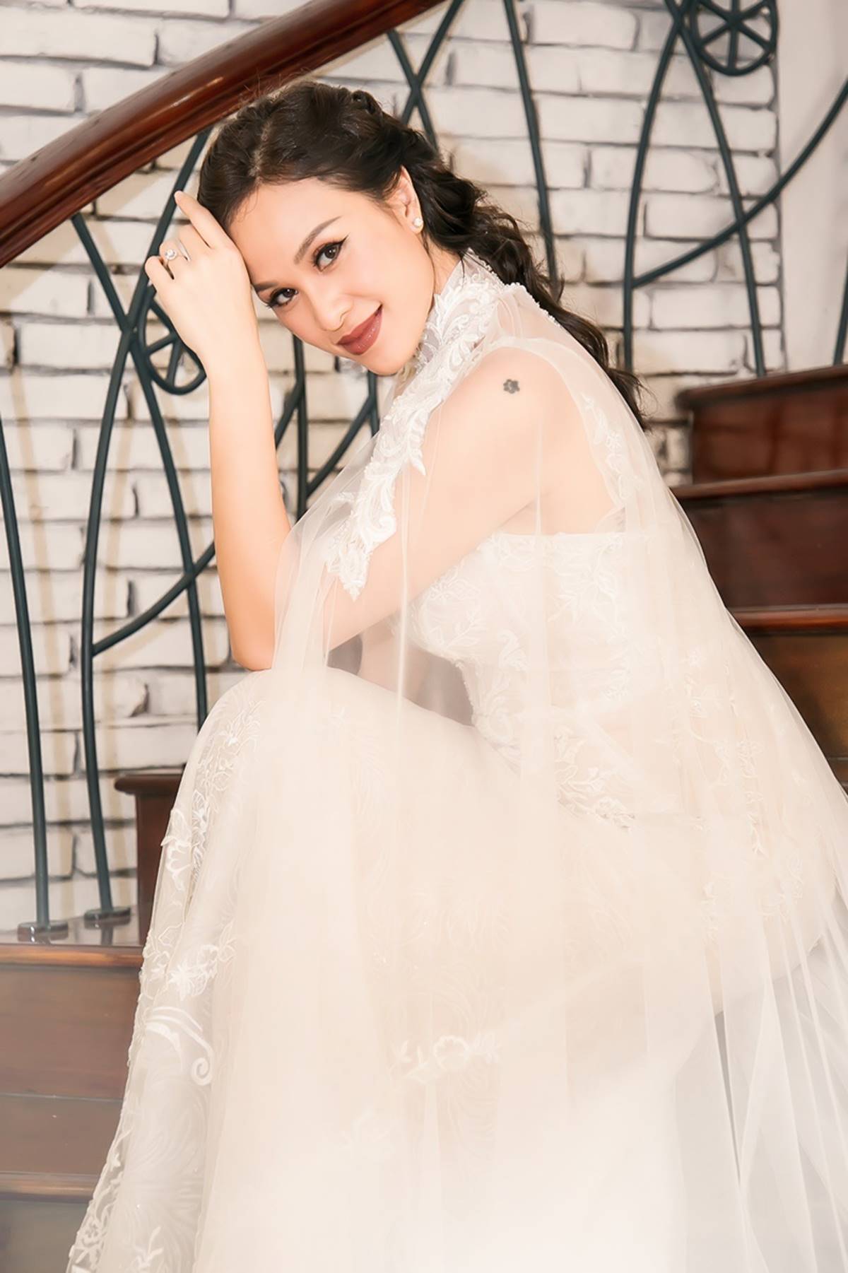 Chồng Tây khen Phương Mai sexy khi thử váy cưới-8