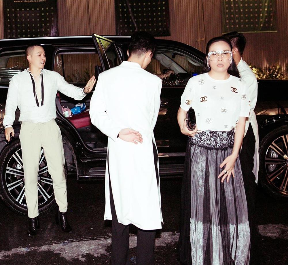 Phượng Chanel phản cảm và kém sang toàn tập vì lộ nội y dù diện cả cây hàng hiệu-4