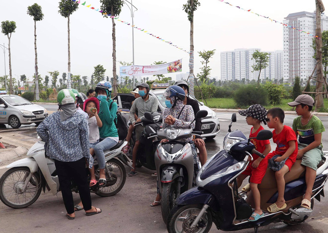 Công viên nước Thanh Hà tạm dừng hoạt động sau sự cố bé trai đuối nước, nhiều gia đình từ xa đến đành quay về-5