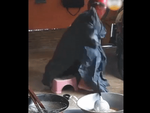 Những tình huống cười ra nước mắt trong bếp