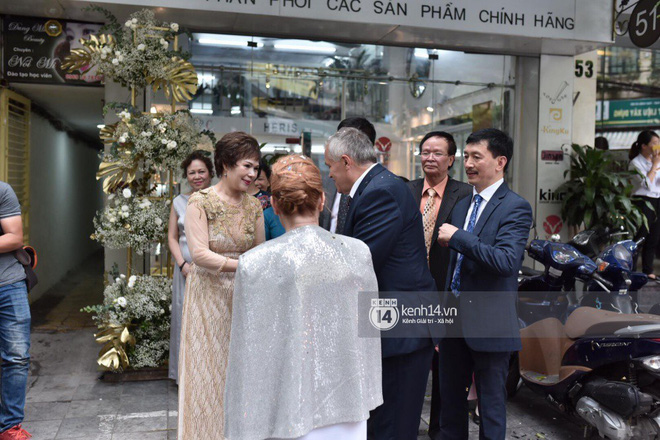 MC Phương Mai diện Áo dài đỏ, rạng rỡ trong lễ ăn hỏi với ông xã người Ba Lan-10