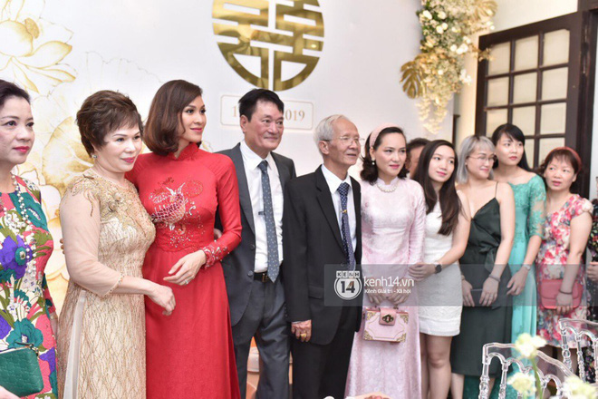 MC Phương Mai diện Áo dài đỏ, rạng rỡ trong lễ ăn hỏi với ông xã người Ba Lan-2