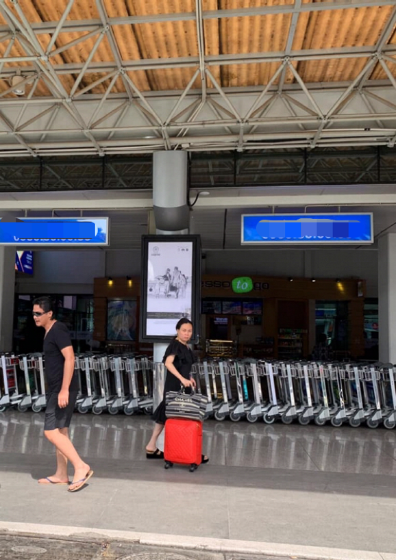 Bị chụp lén, Quách Ngọc Ngoan - Phượng Chanel lộ vẻ ngoài xuề xòa khác hẳn hình ảnh sang chảnh thường thấy-1