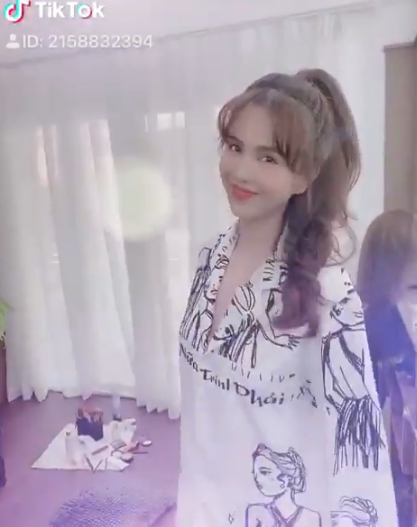 Táo bạo như Ngọc Trinh: Tái hiện hết những scandal lớn nhỏ trong sự nghiệp vào bộ trang phục ngủ-4