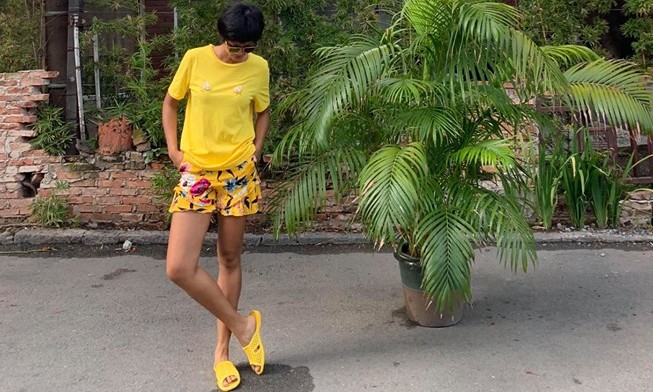 Bị chê thiếu chỉn chu khi diện dép tổ ong sang nước ngoài, HHen Niê tiết lộ sự thật khiến fan xót xa-3