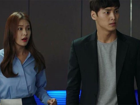 Đến nhà bạn gái giữa đêm, chàng trai chạy mất dép khi thấy cảnh tượng này