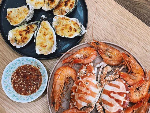 Ra ngoài là bà chủ giỏi giang, về nhà 8x thành vợ đảm, nấu cơm bữa nào chất bữa đó