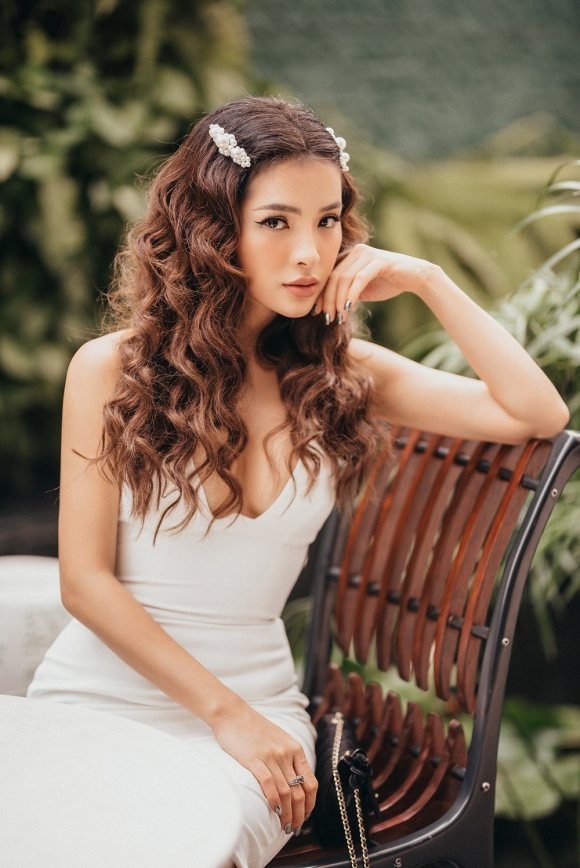 Vòng một căng đầy, Phương Trinh Jolie chứng minh nhan sắc ngày càng mặn mà-1