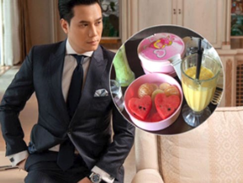 Tin đồn ly hôn vợ còn chưa rõ ràng, Việt Anh đã khoe bữa trưa ngọt ngào, nhìn đã biết là do phụ nữ chuẩn bị