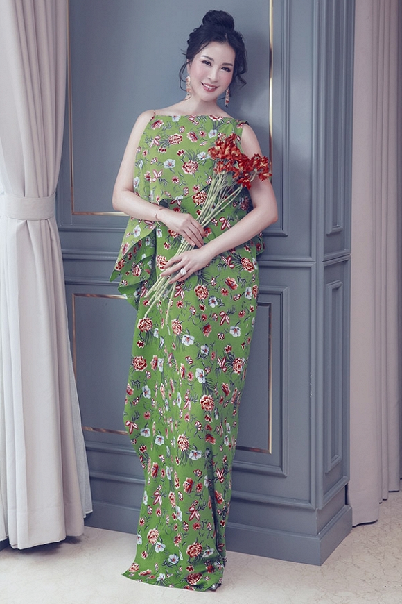 MC Thanh Mai khoe lưng trần gợi cảm ở tuổi trung niên-3