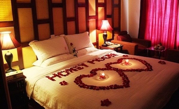 Đôi giày màu đỏ và cú sốc của cô dâu trẻ trong đêm tân hôn ở biệt thự vườn-1