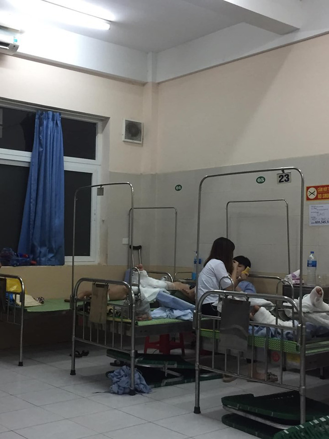 Trông người nhà nằm viện, thanh niên ghen tị với bệnh nhân giường bên vì cô bạn gái tuyệt vời-2