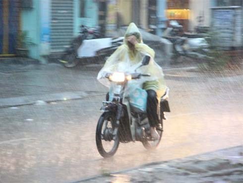Hết nắng nóng, tối nay Hà Nội sẽ xuất hiện mưa giông, gió giật mạnh và kéo dài trong nhiều ngày