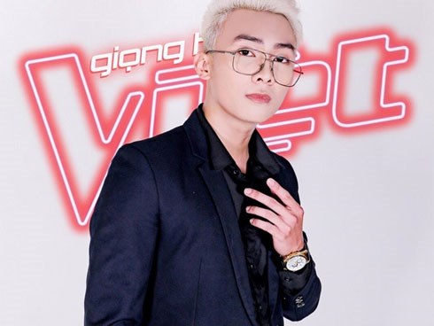 Thí sinh The Voice bị tố gửi tin nhắn gạ tình dung tục cho nhiều người