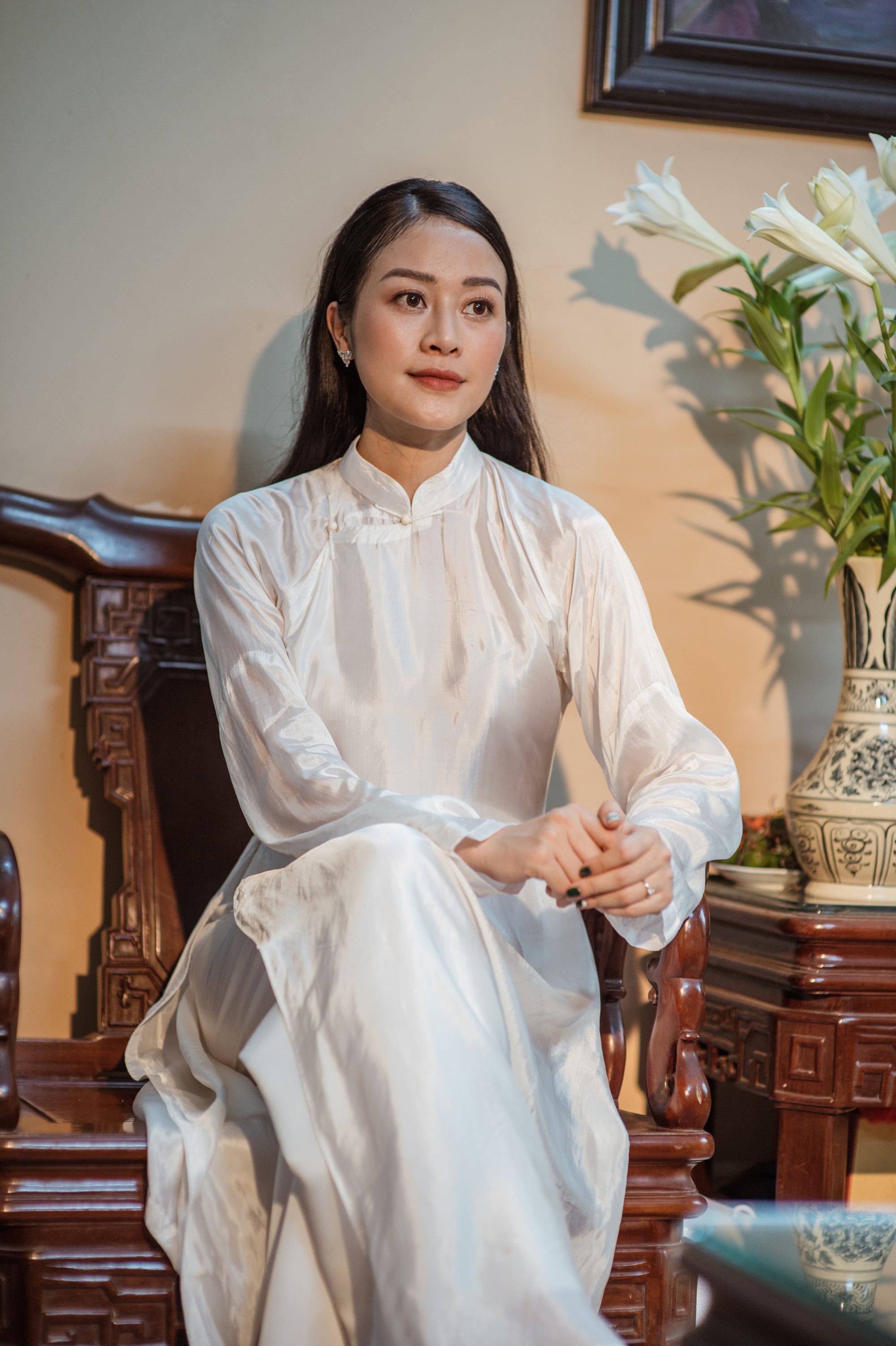 Chồng tương lai của MC Phí Linh lần đầu lộ diện, hạnh phúc hôn má cô dâu trong ngày ăn hỏi-7