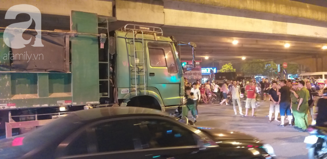 Hà Nội: Kinh hoàng xe tải kéo lê 2 người phụ nữ dưới gầm, 1 người chết tại chỗ-6