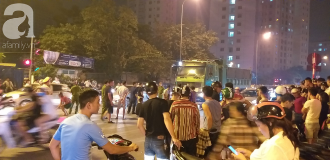 Hà Nội: Kinh hoàng xe tải kéo lê 2 người phụ nữ dưới gầm, 1 người chết tại chỗ-7