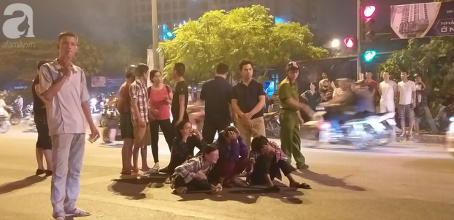 Hà Nội: Kinh hoàng xe tải kéo lê 2 người phụ nữ dưới gầm, 1 người chết tại chỗ-8