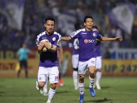Đỗ Hùng Dũng lập công, CLB Hà Nội thắng dễ Sài Gòn FC