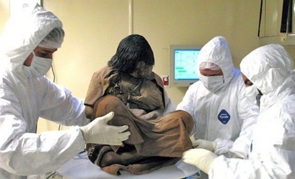 Bí ẩn xác ướp 3 đứa trẻ được chôn từ 500 năm trước, đánh lừa cả các nhà khoa học vì trông chỉ như đang ngủ một giấc dài-1